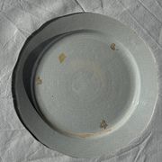 Assiette décorative ancienne IB Quimper à décor floral polychrome D24