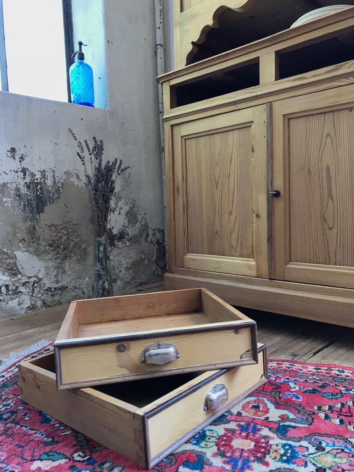 Buffet two bodies in raw pine