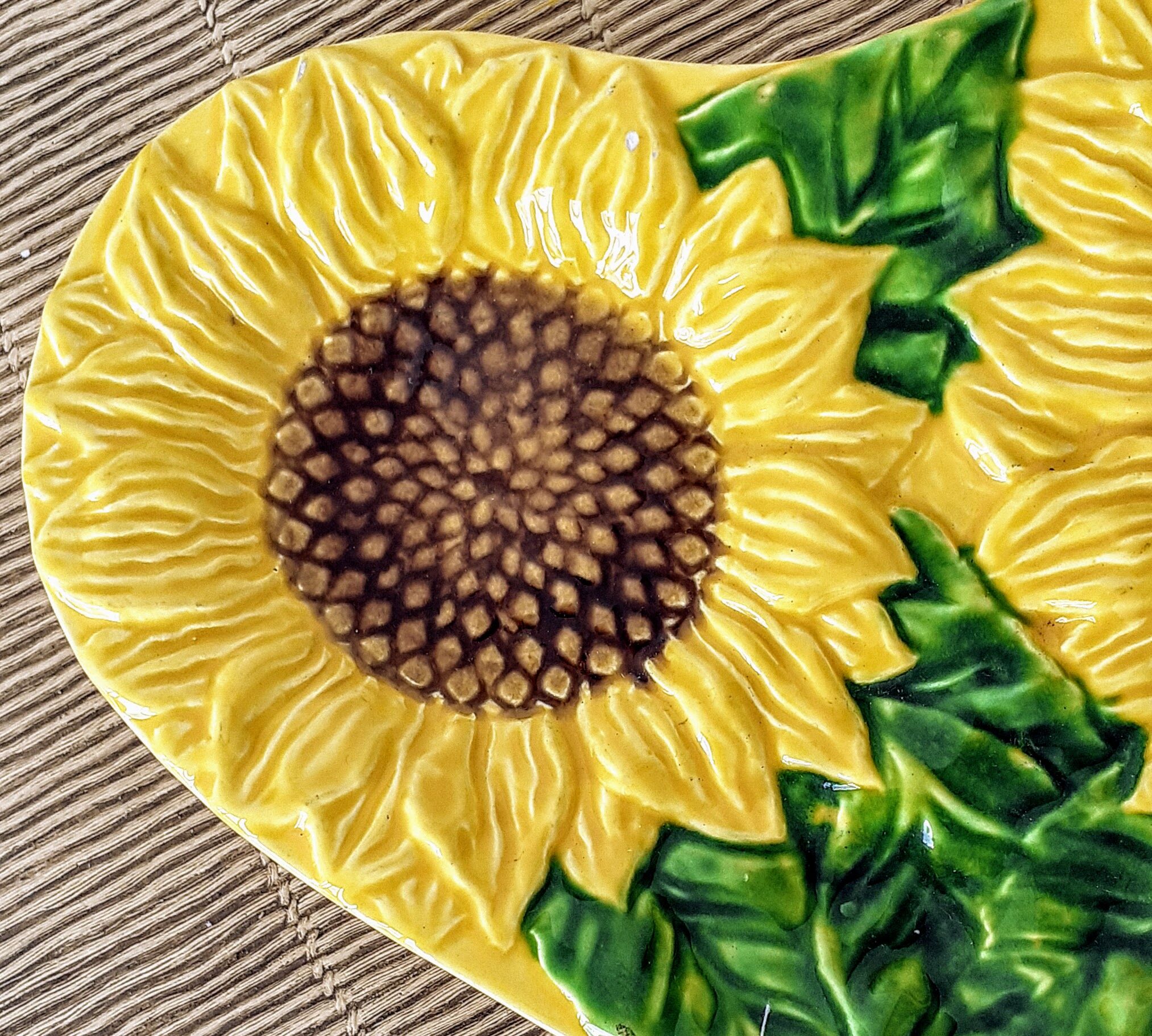 Dish sunflowers dabbling