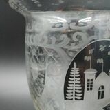 Early 20th century Bohemian vase in engraved crystal with castle and deer motifs