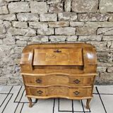 Scrétaire commode galbé marqueté