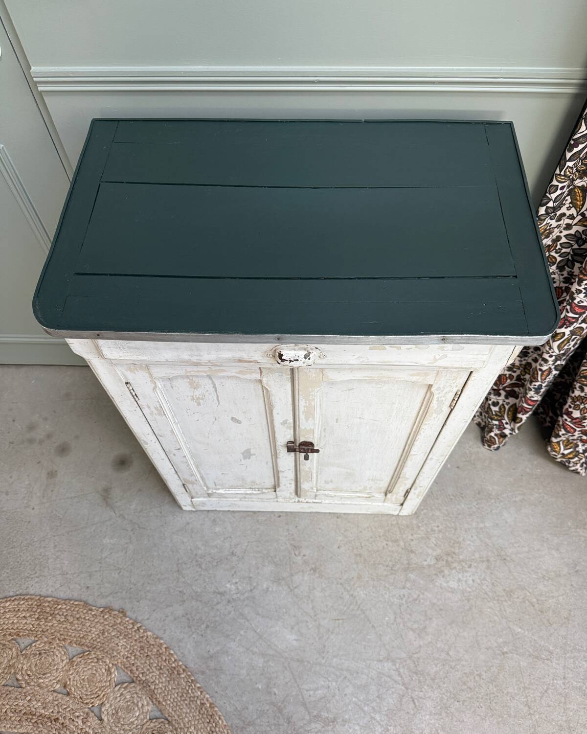 Small Parisian buffet with white patina (renovated)