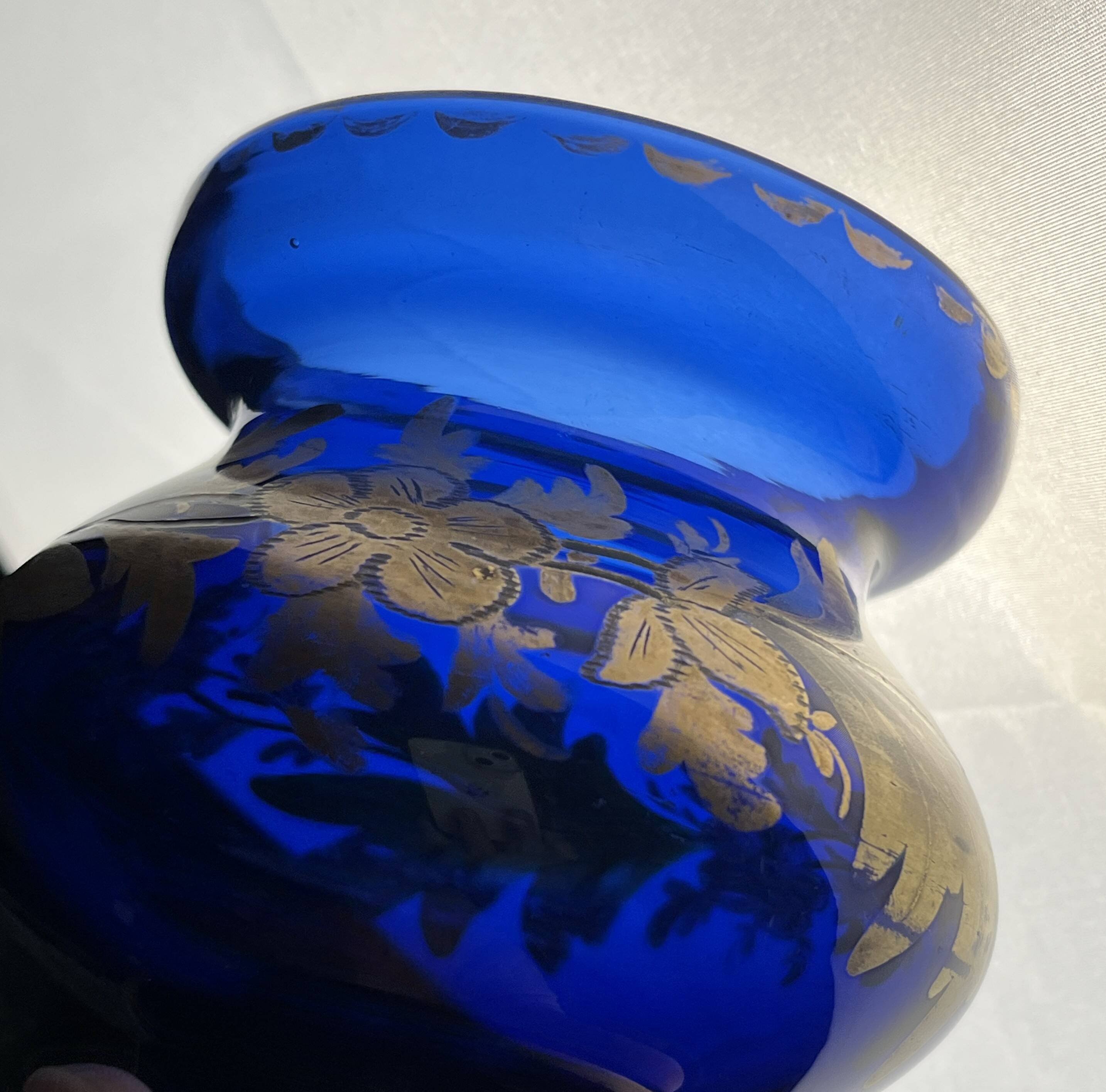 Antique covered pot or sugar bowl in blue and gold glass, early 20th century