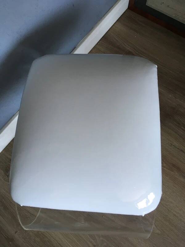 Banc roulant vintage en Lucite – Acrylique enroulé