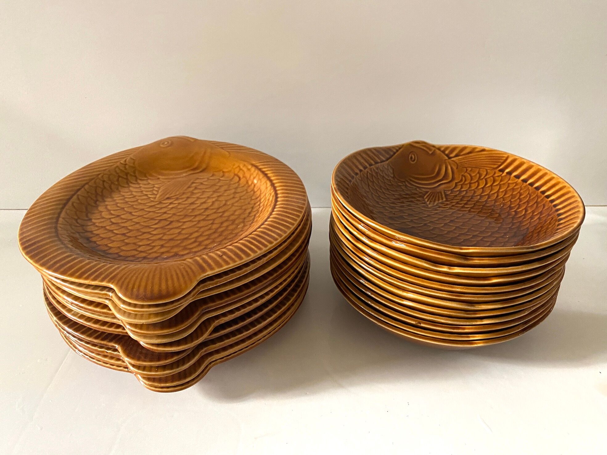 Fish service Sarreguemines vintage honey, 22 plates in total, hollow and flat