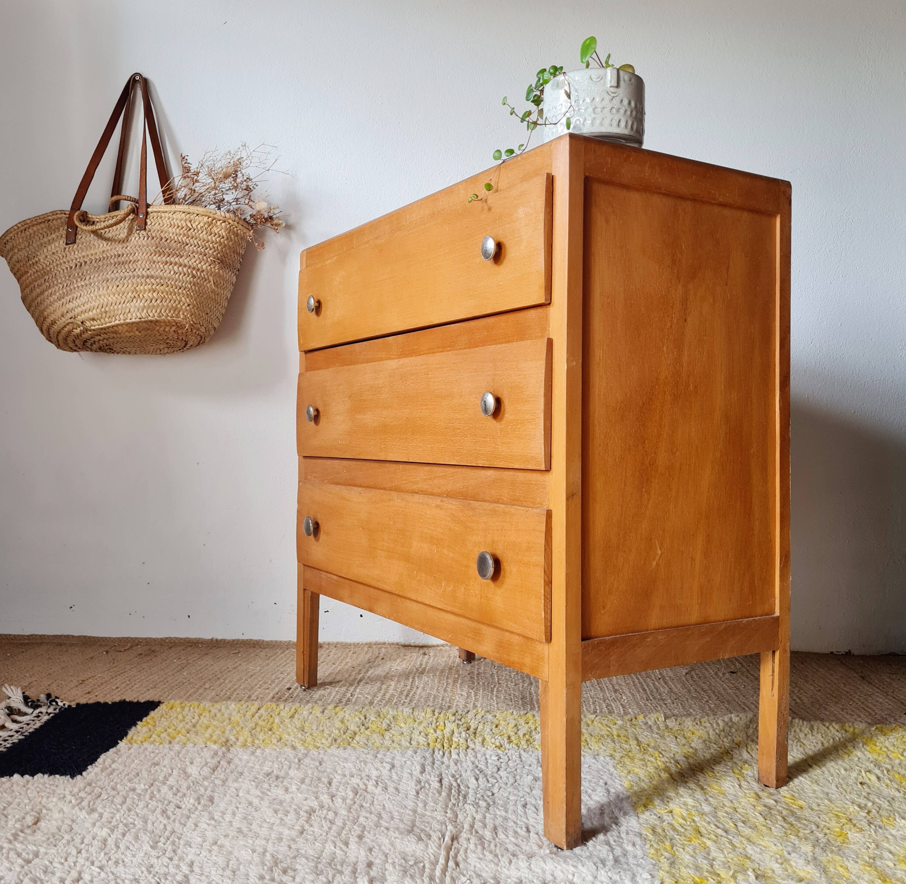 Commode vintage en bois clair à 3 tiroirs – Années 50 / 60