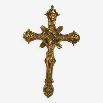 Crucifix en laiton