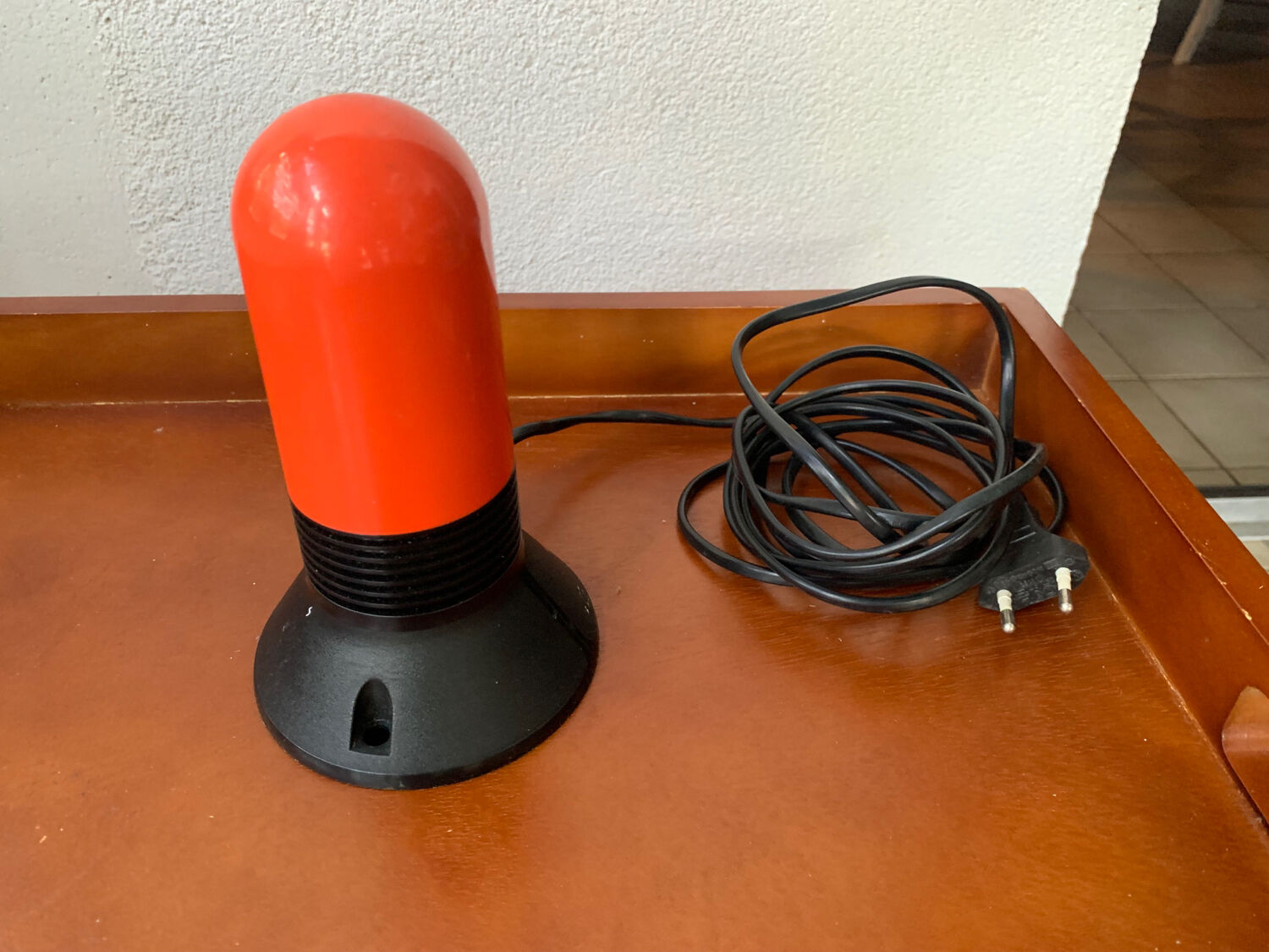 Inactinic lamp for photo lab