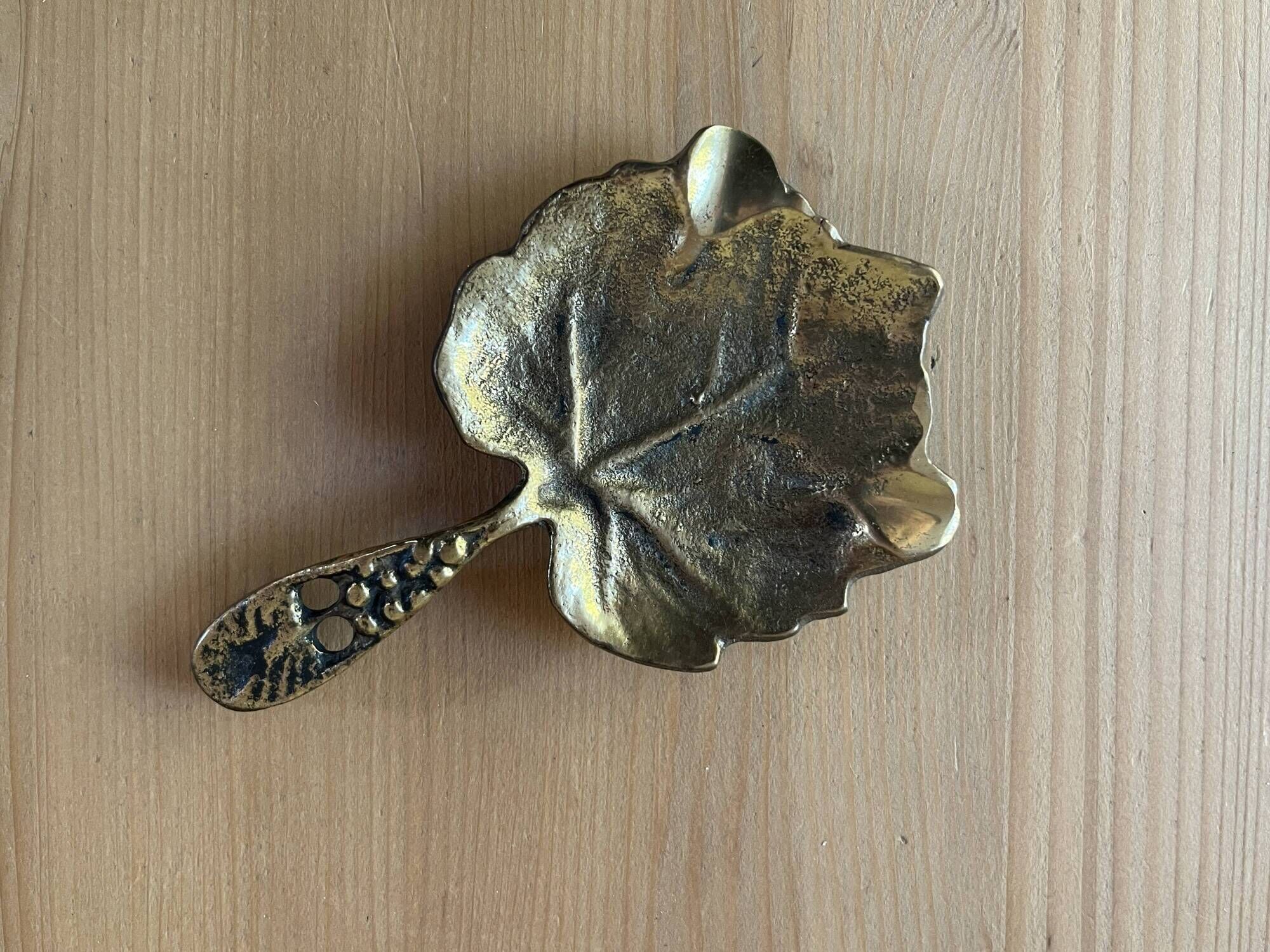Cendrier en laiton forme feuille