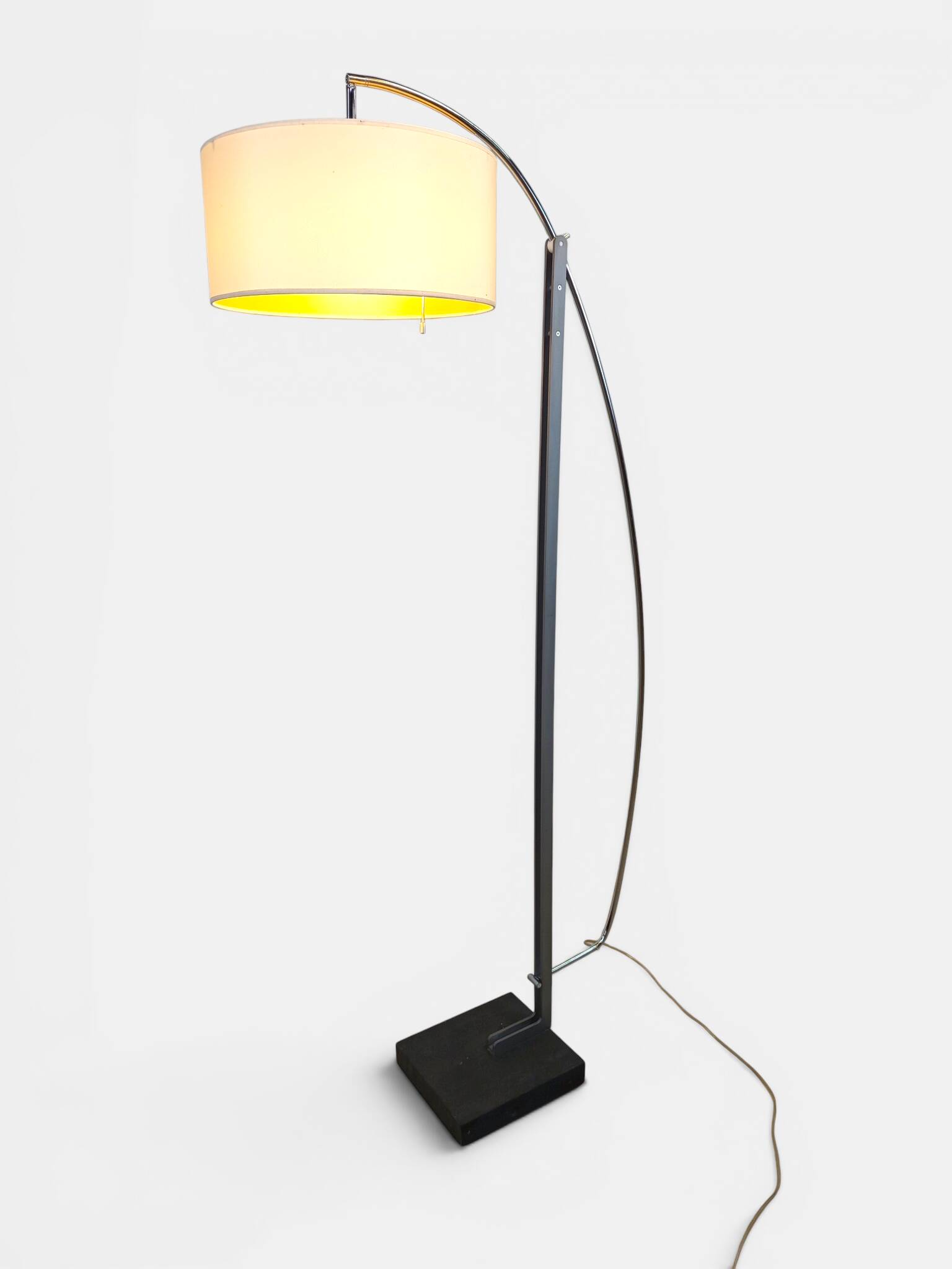 Lampe arc Ligne roset modèle MAMA de Thibault Desombre