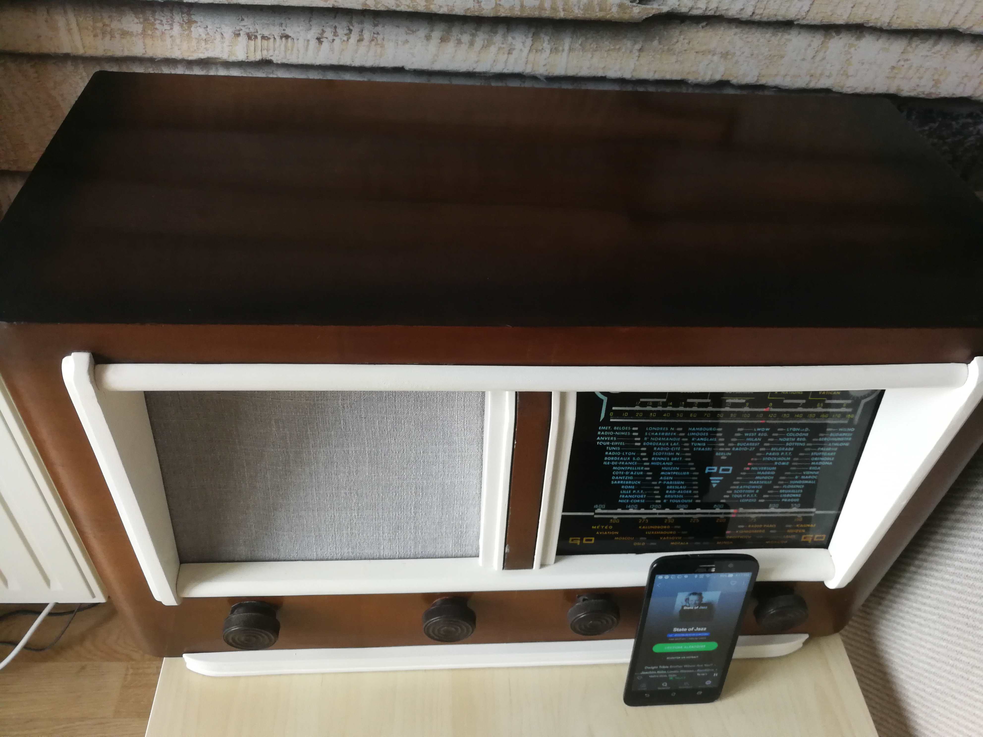 STIR radio station (1940 - 194 X) Wifi and bluetooth with google audio Chromecast