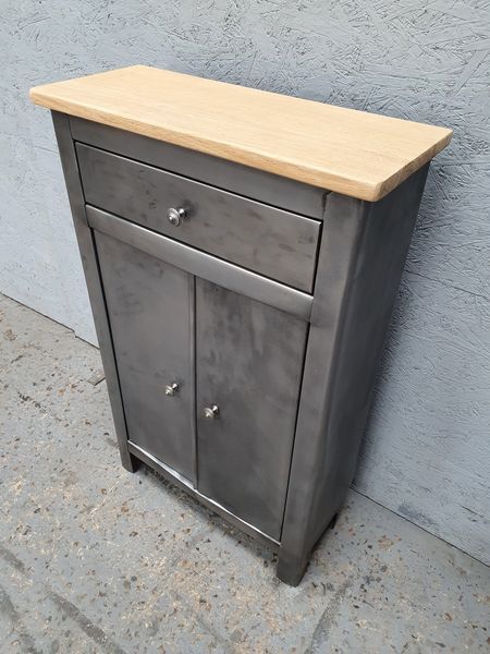 Extra furniture on oak industrial