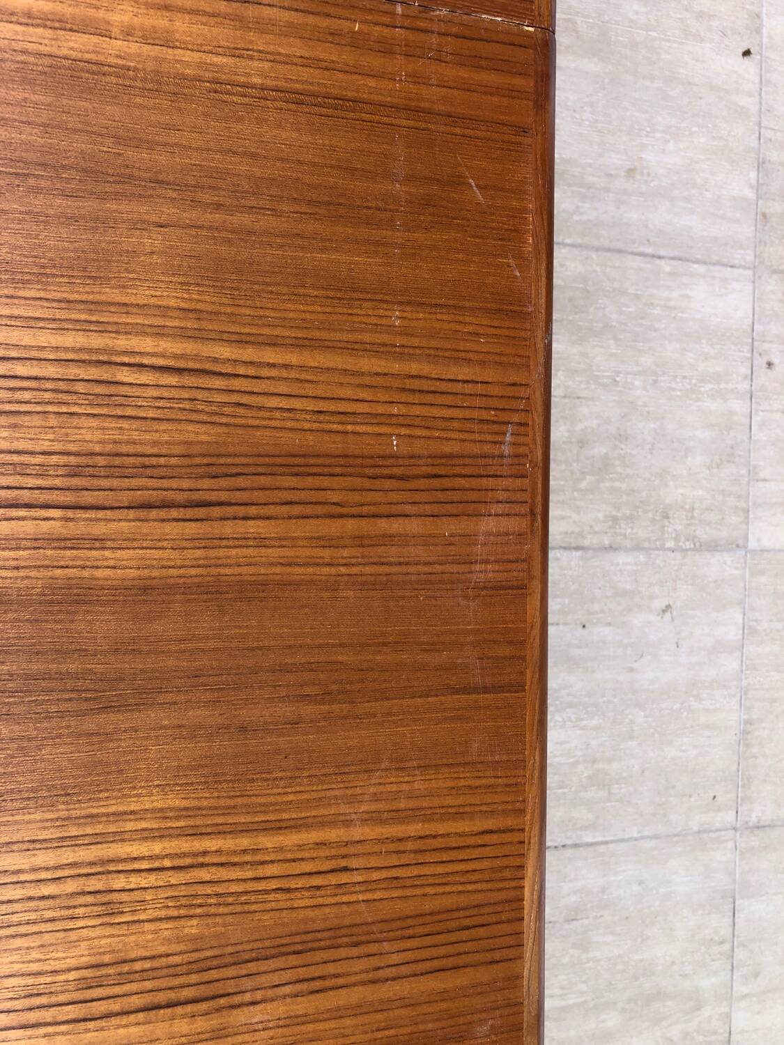 Baumann oval table in solid teak