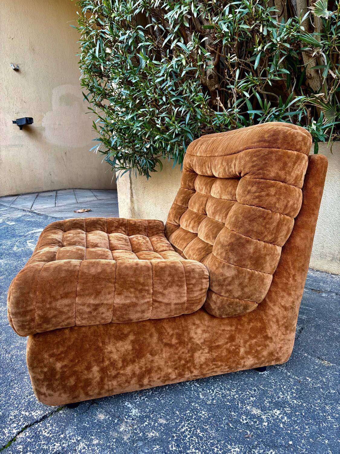 Brown velvet armchair/ottoman vintage from the 70s/80s.
