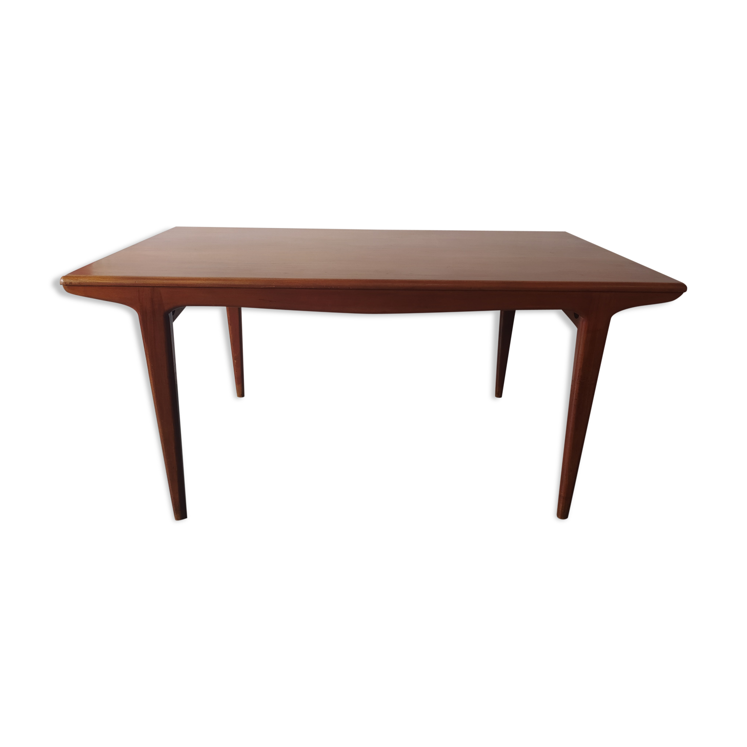 Extendable table in solid teak