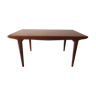 Extendable table in solid teak