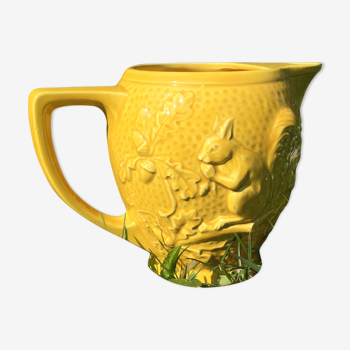 Yellow squirrel pitcher