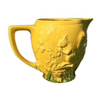 Yellow squirrel pitcher