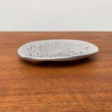 Vintage Canadian metal bowl with beaver decoration by Hoselton.