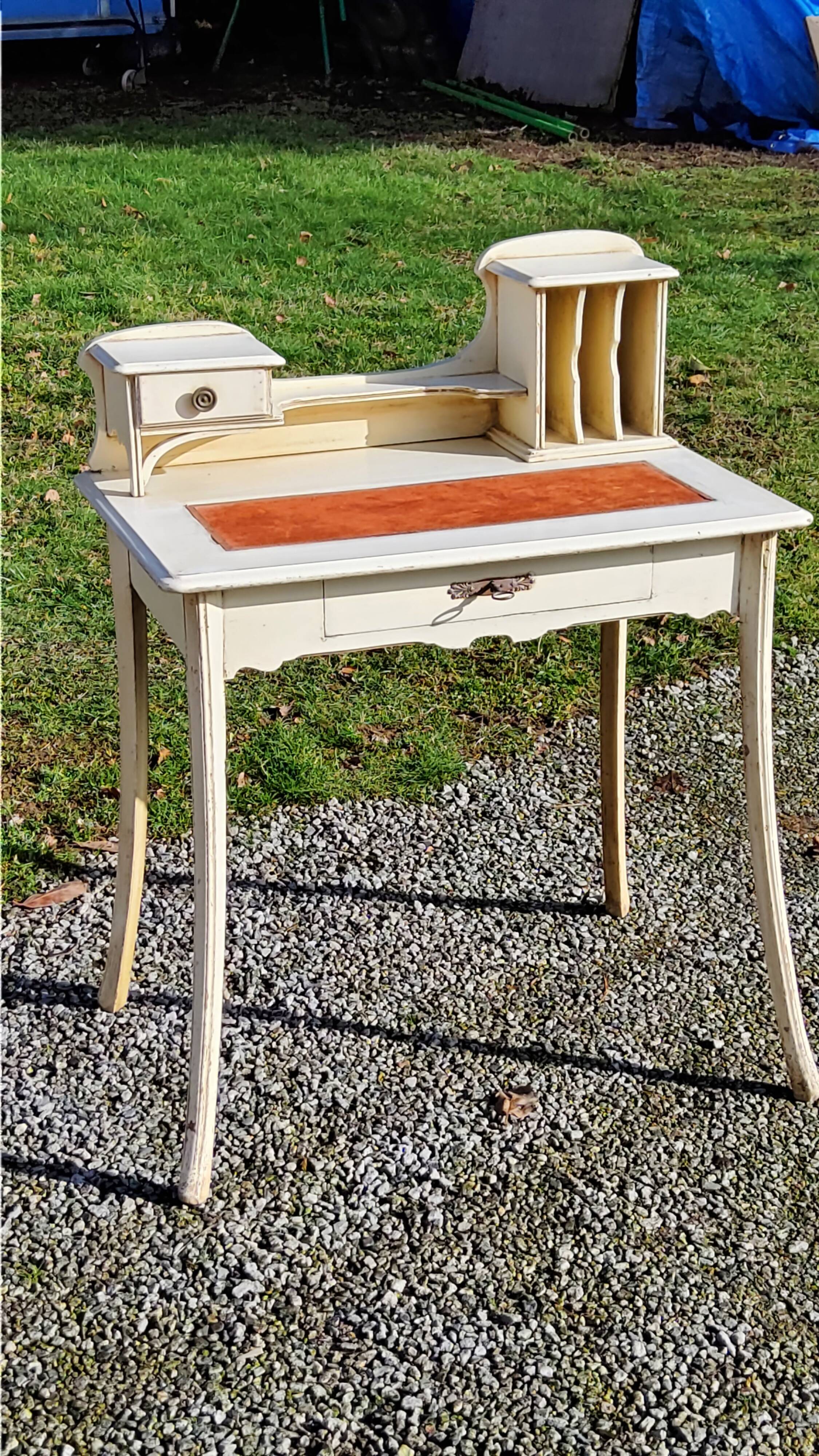 Happiness of the day art nouveau desk from the 1900s