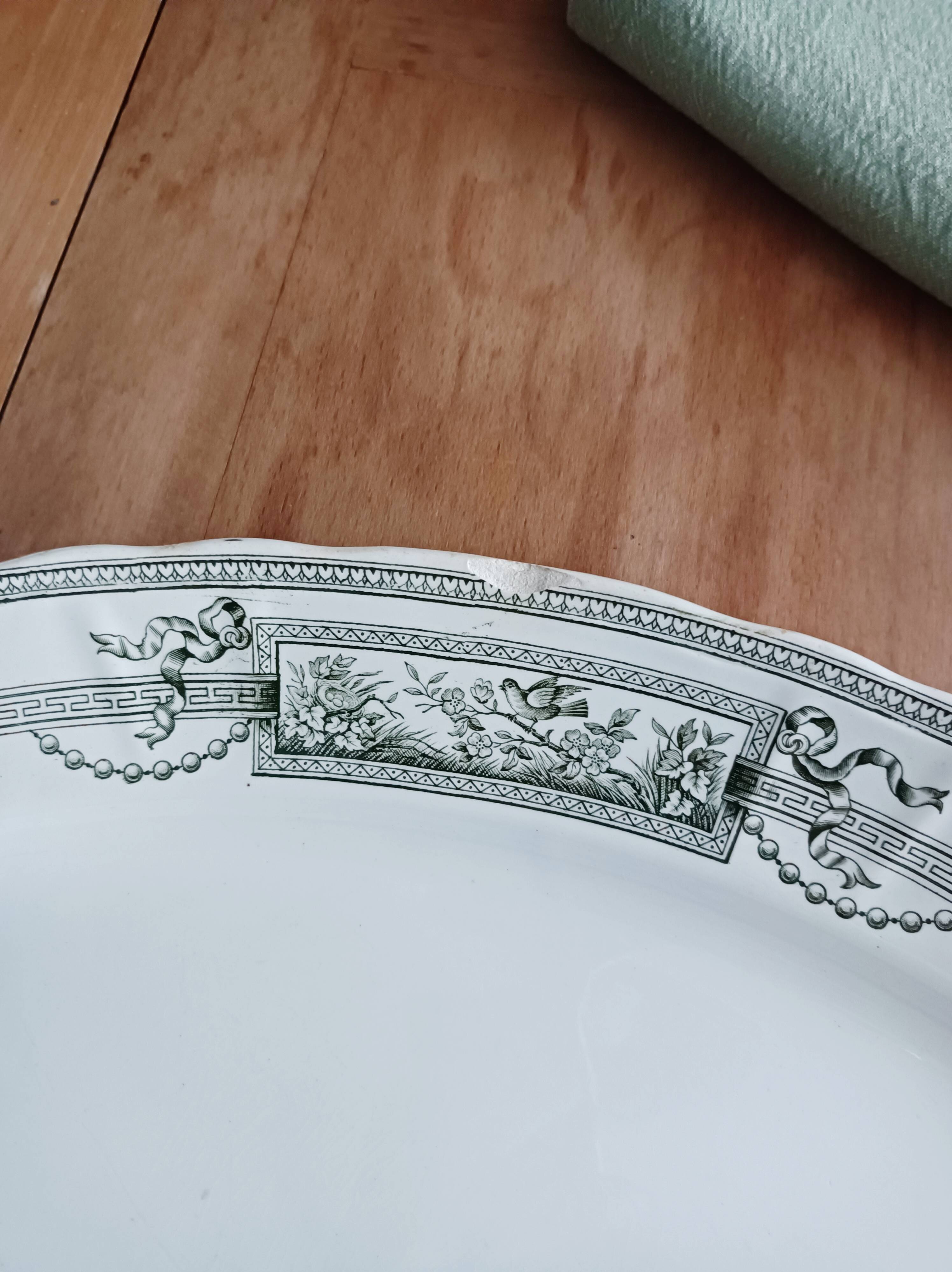 Oval ironstone platter from Saint Amand and Hamage, Medallion