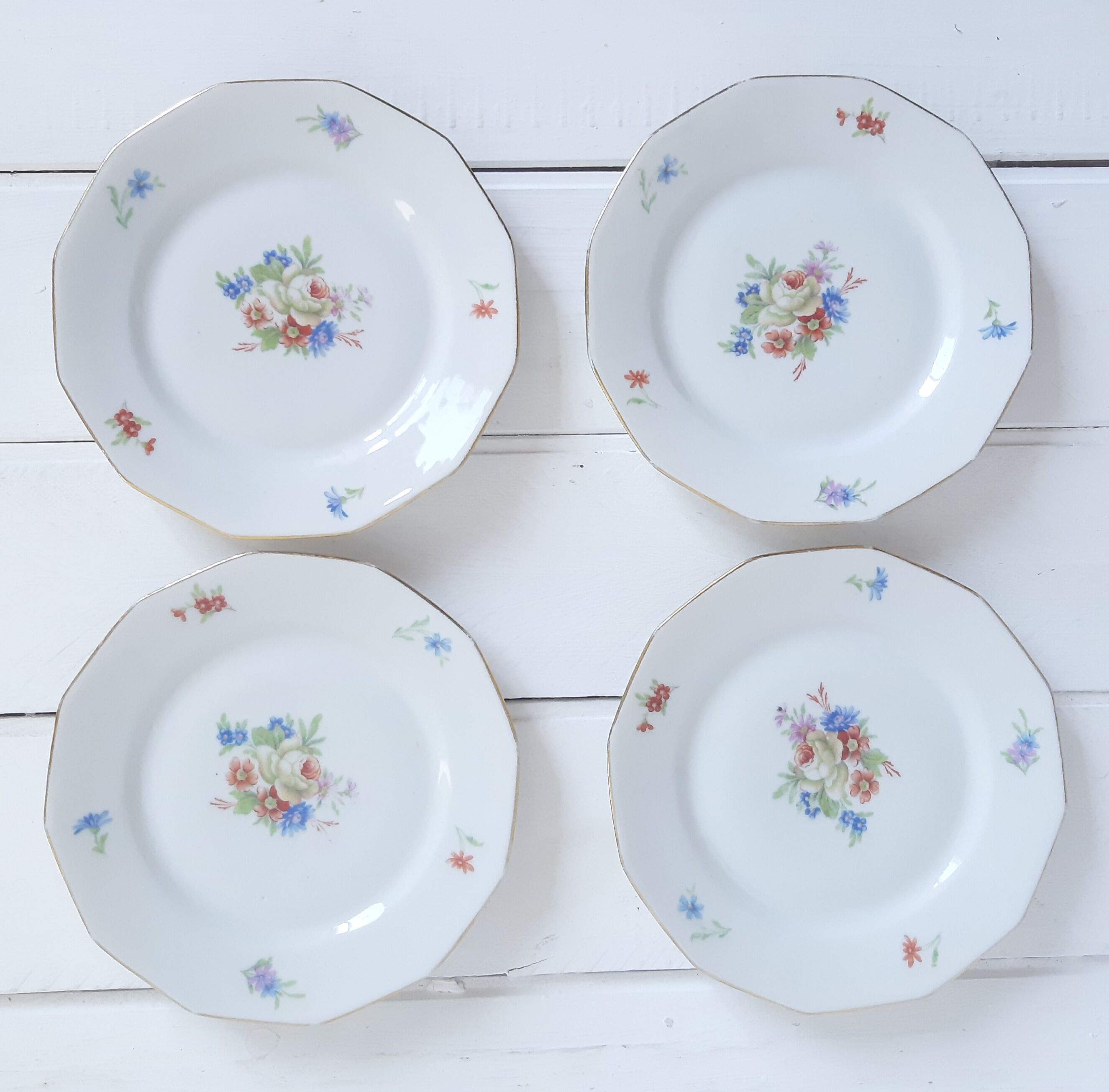 4 assiettes à dessert