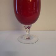 Vase soliflore en verre rouge rubis sur pied - Verrerie d'art années 1