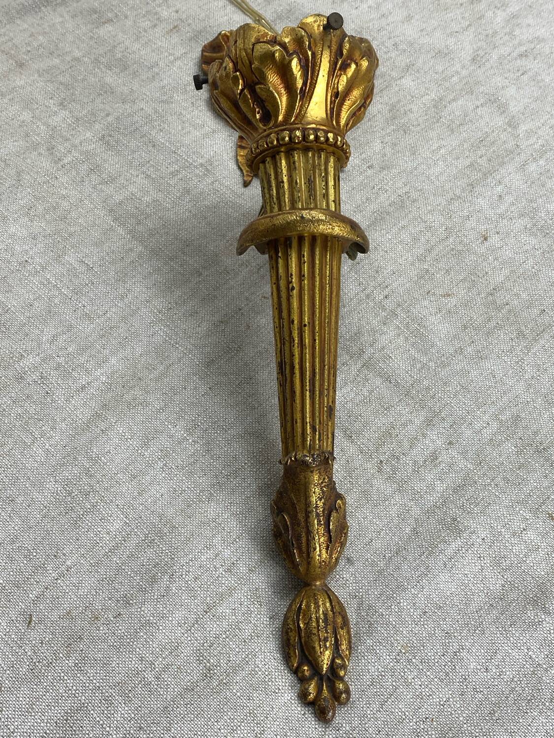 Bronze wall light, decorated with a bow and ribbon.