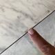 Table basse marbre blanc gris structure en métal laiton doré vintage 60s