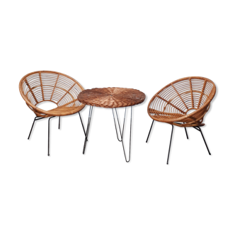 Ensemble fauteuils "soleil" et table en rotin des années 50