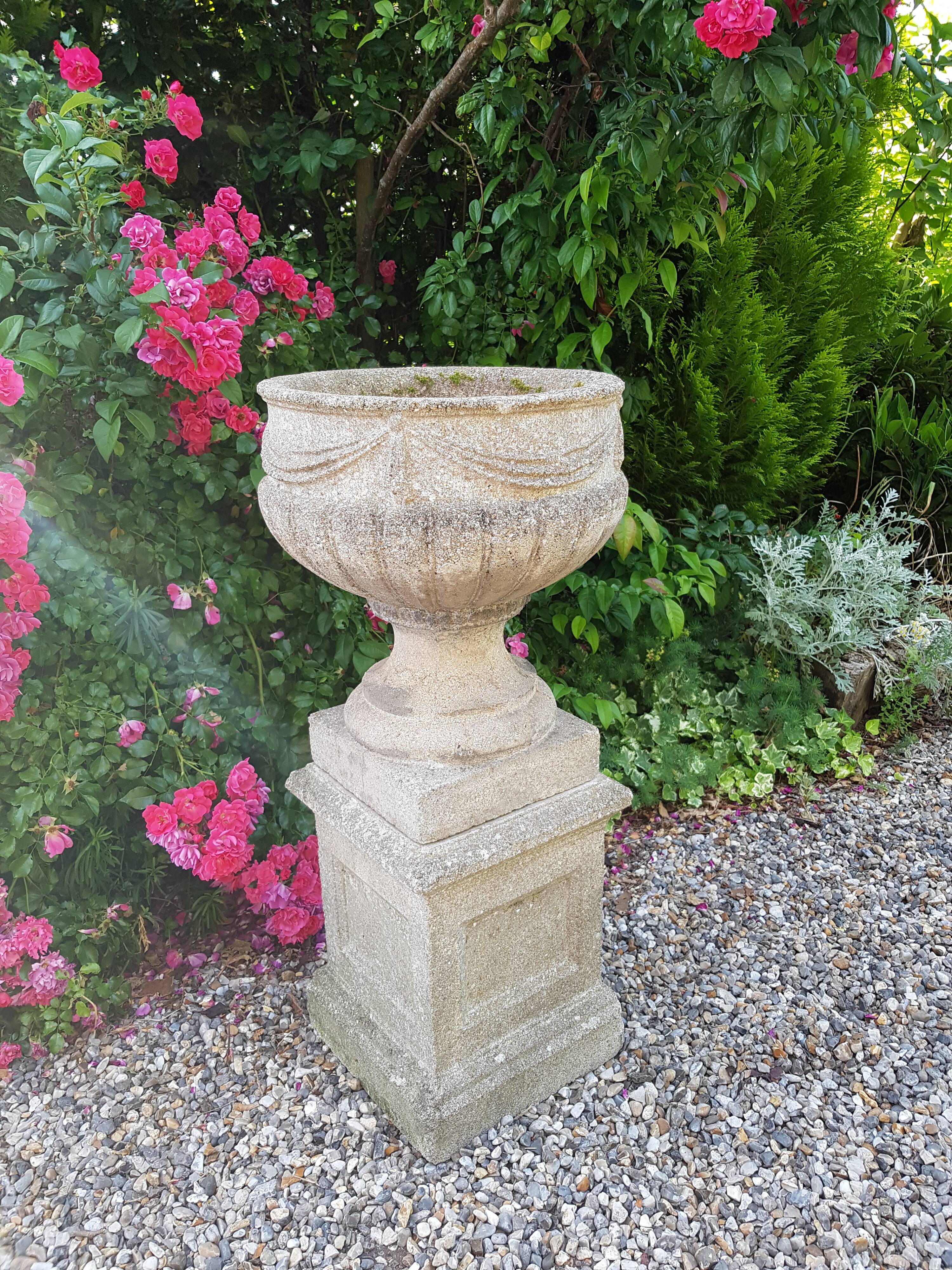 Washbasin on pedestal