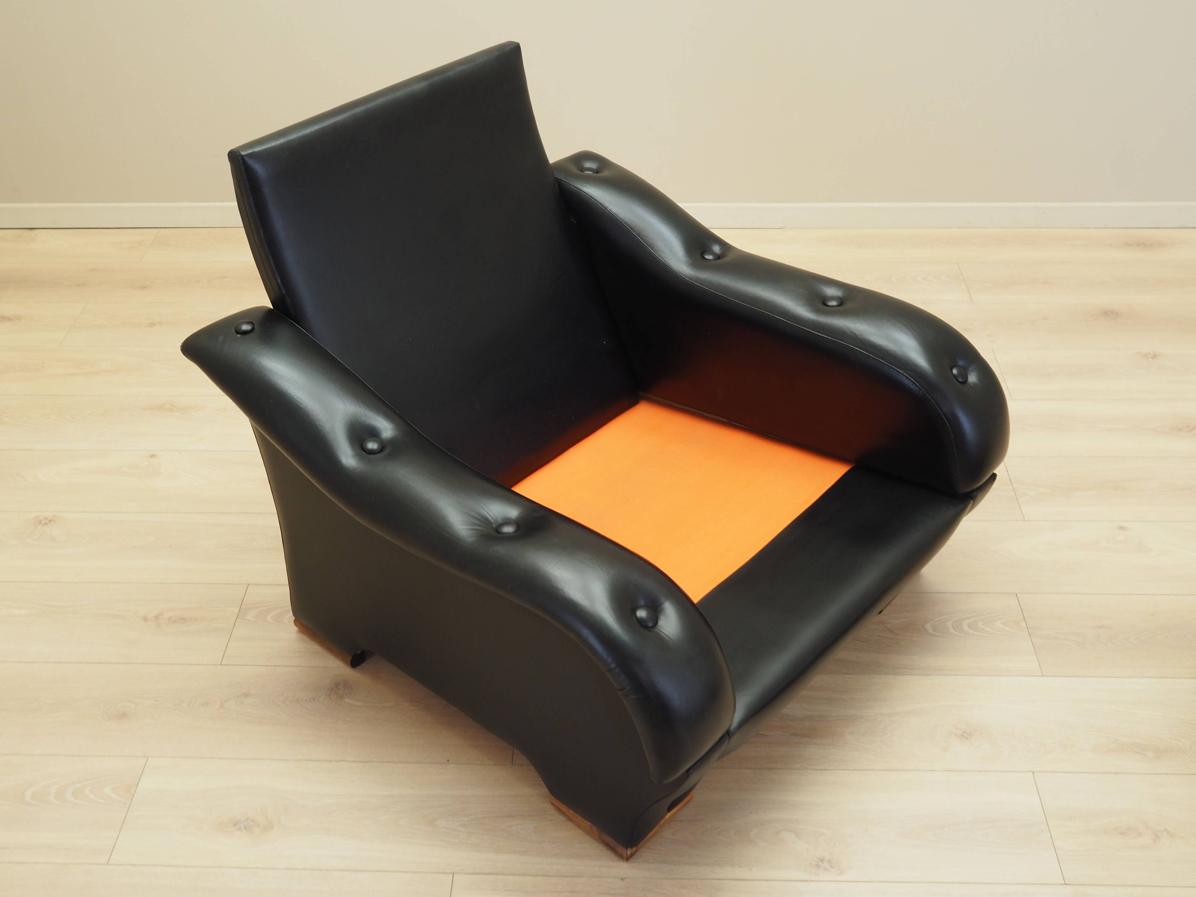 Black armchair, Italian design, 1980s, manufacture: Italy