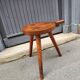 Tabouret tripode ancien  en chêne massif art populaire 