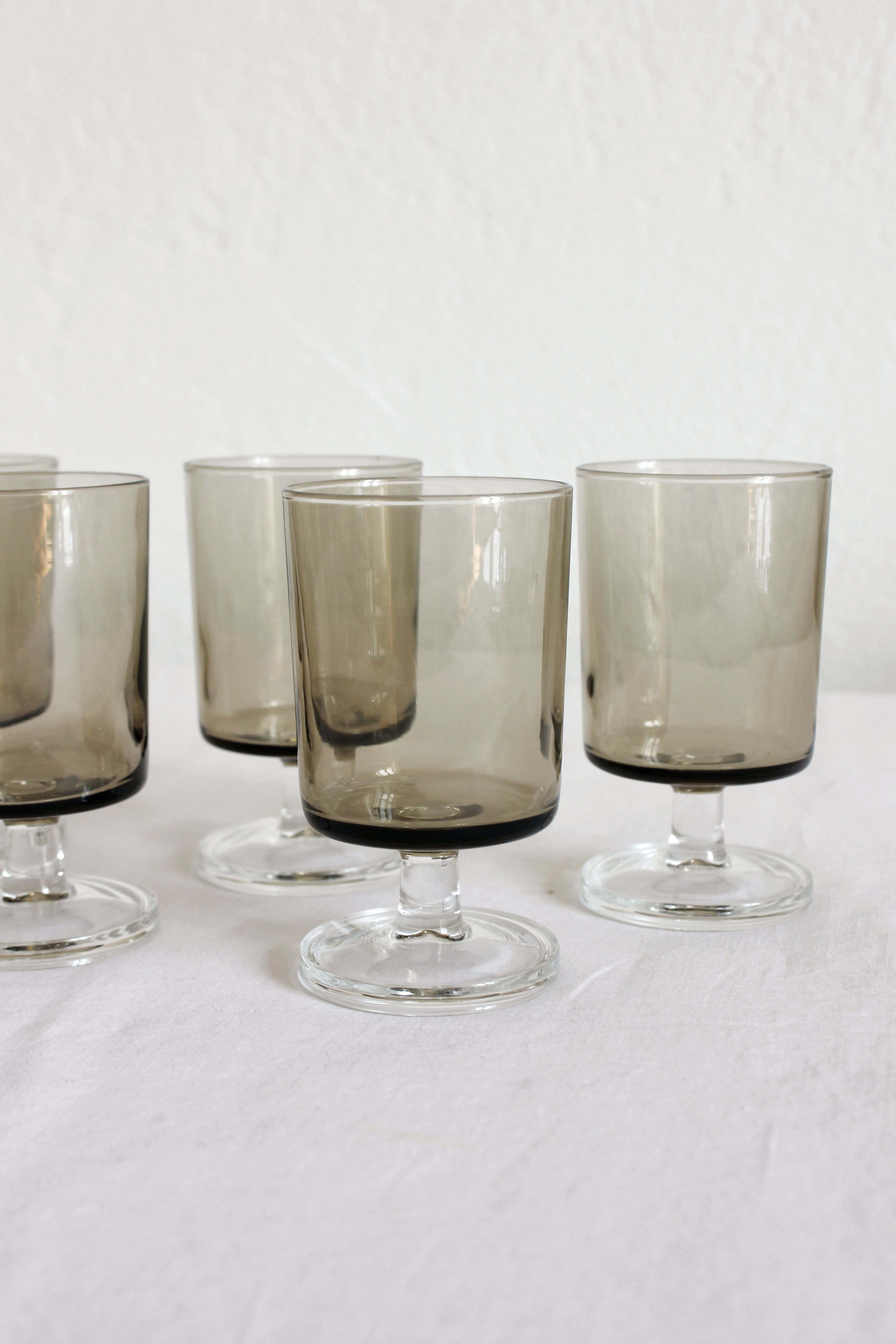 8 wine glasses in smoked glass Luminarc vintage 70s