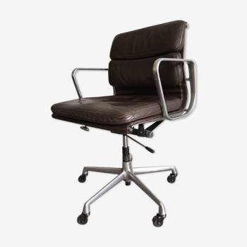 EA217 chair by Charles et Ray Eames for Herman Miller