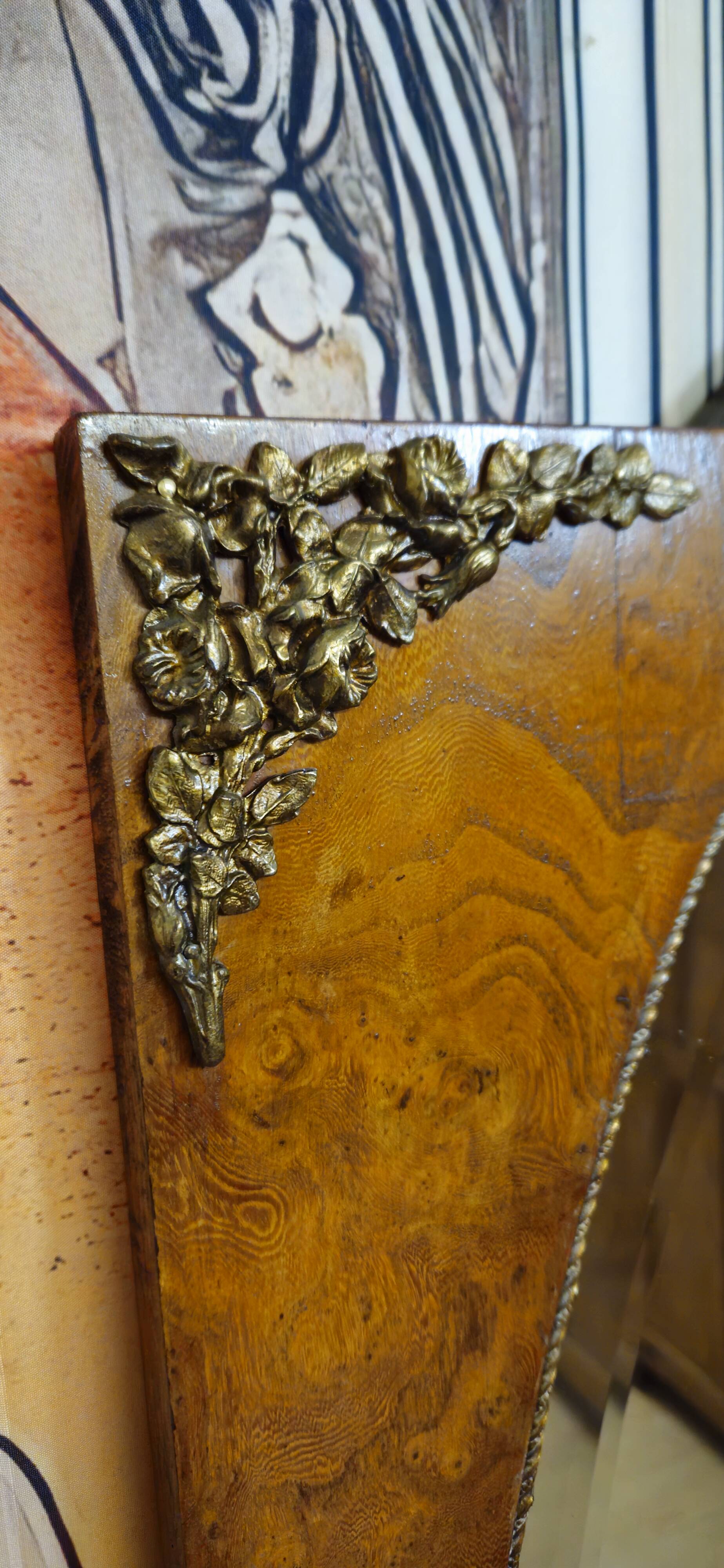 Large oval mirror in burl wood and gilded bronze – Napoléon III period - late 19th century