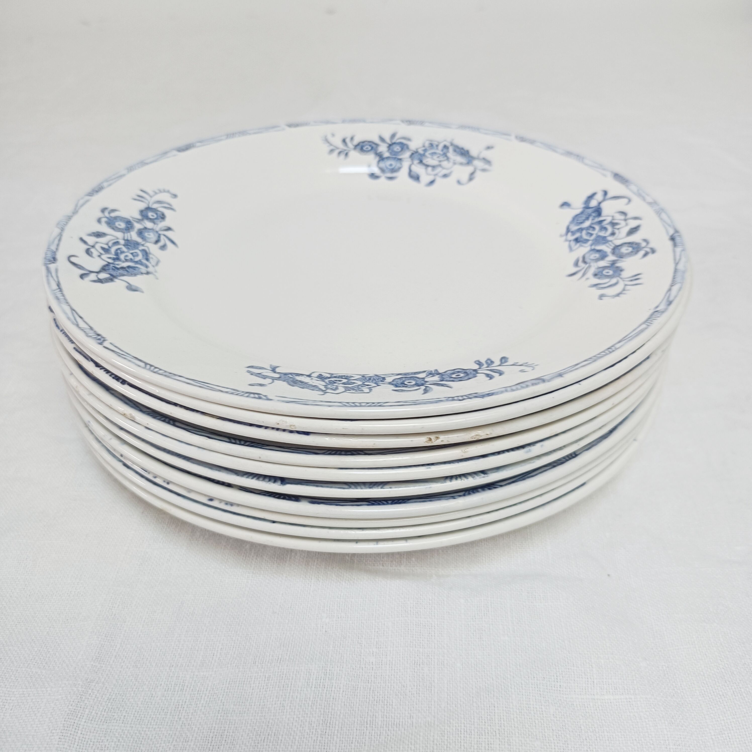 Set of 10 dessert plates, Saint-Amand, iron land, blue flowers