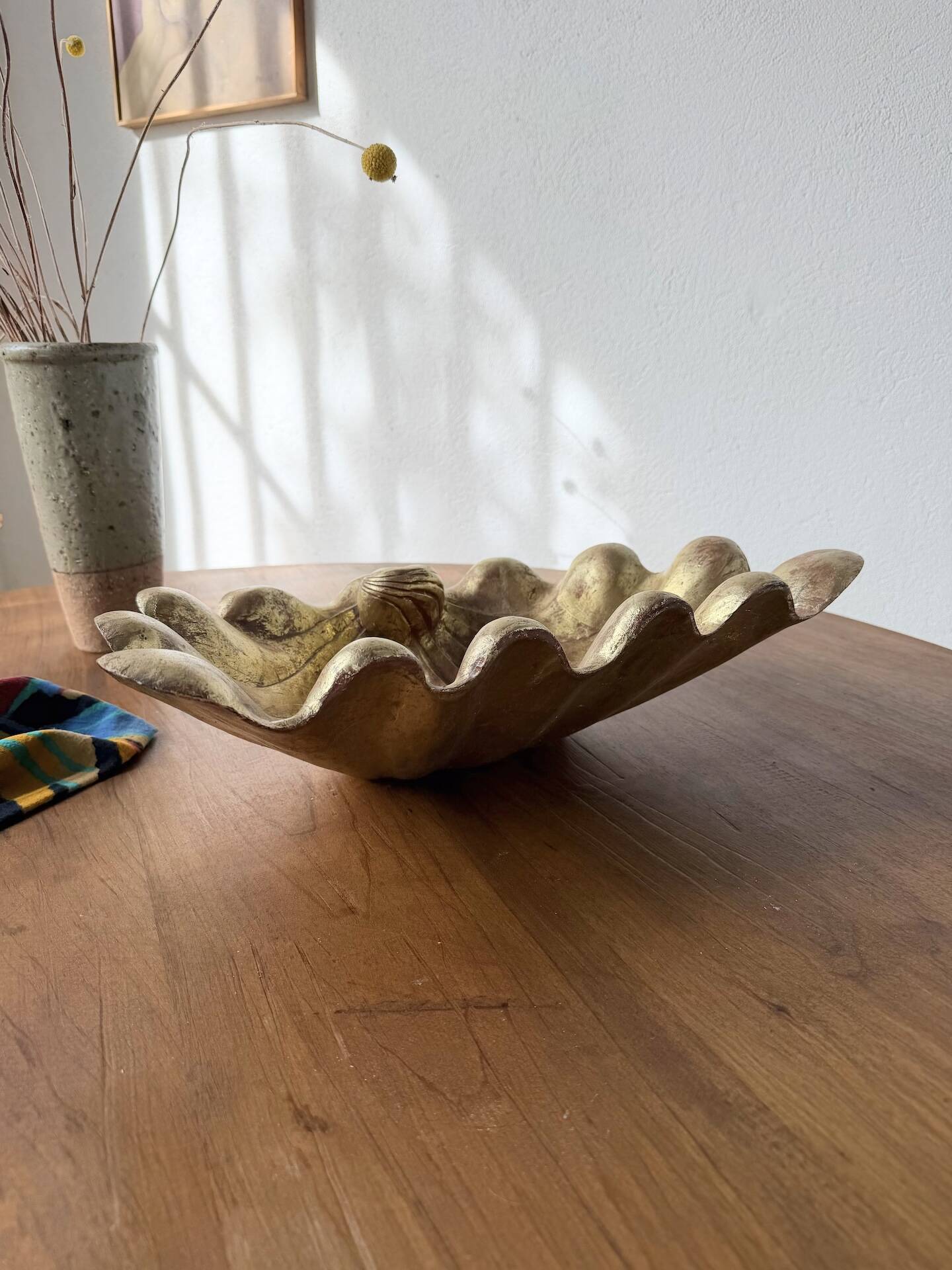 Immense wooden plate 1900 shell with golden patina