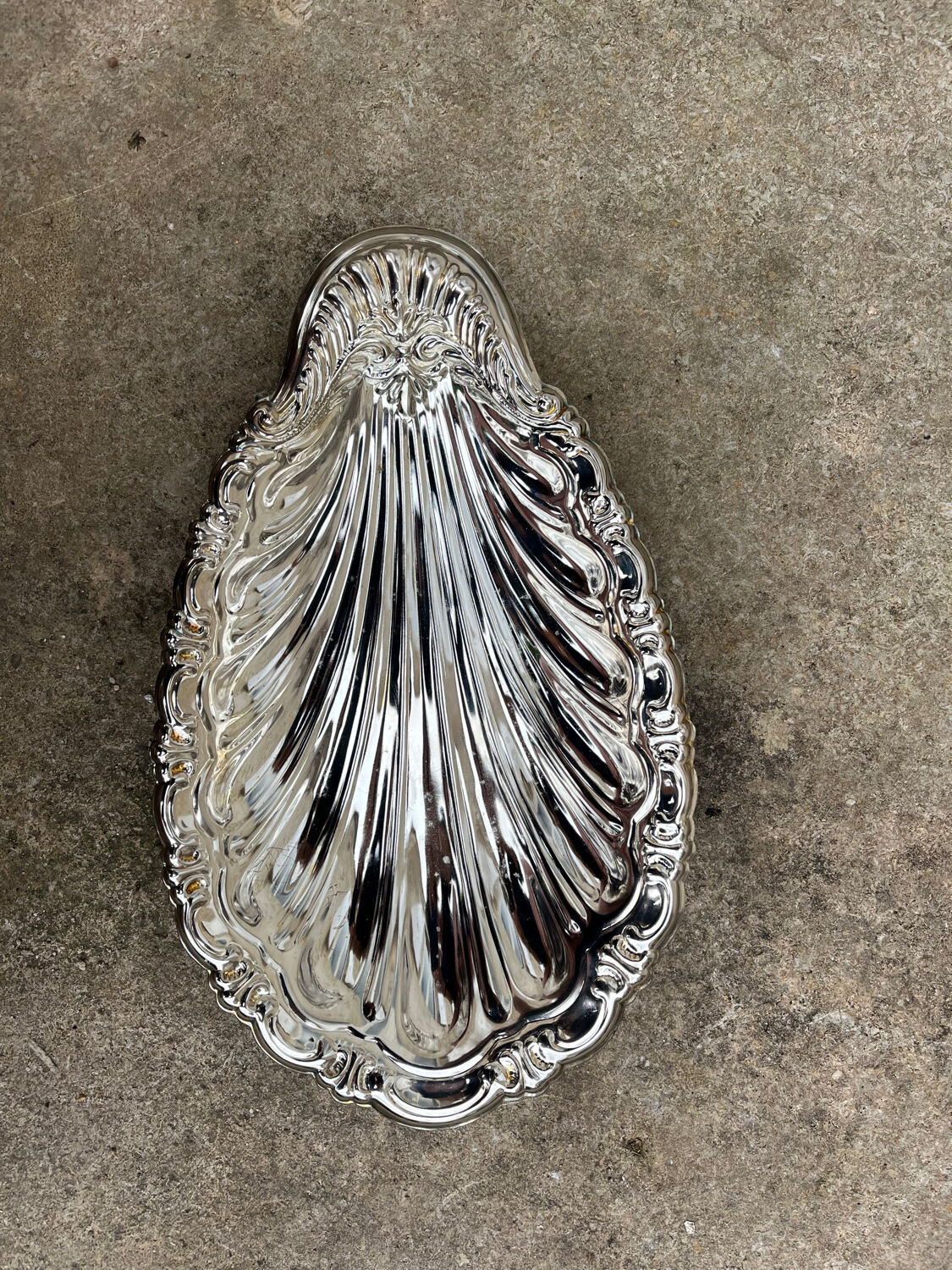 Empty pocket shell in silver metal