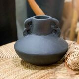 Vase en terre cuite à anses noir
