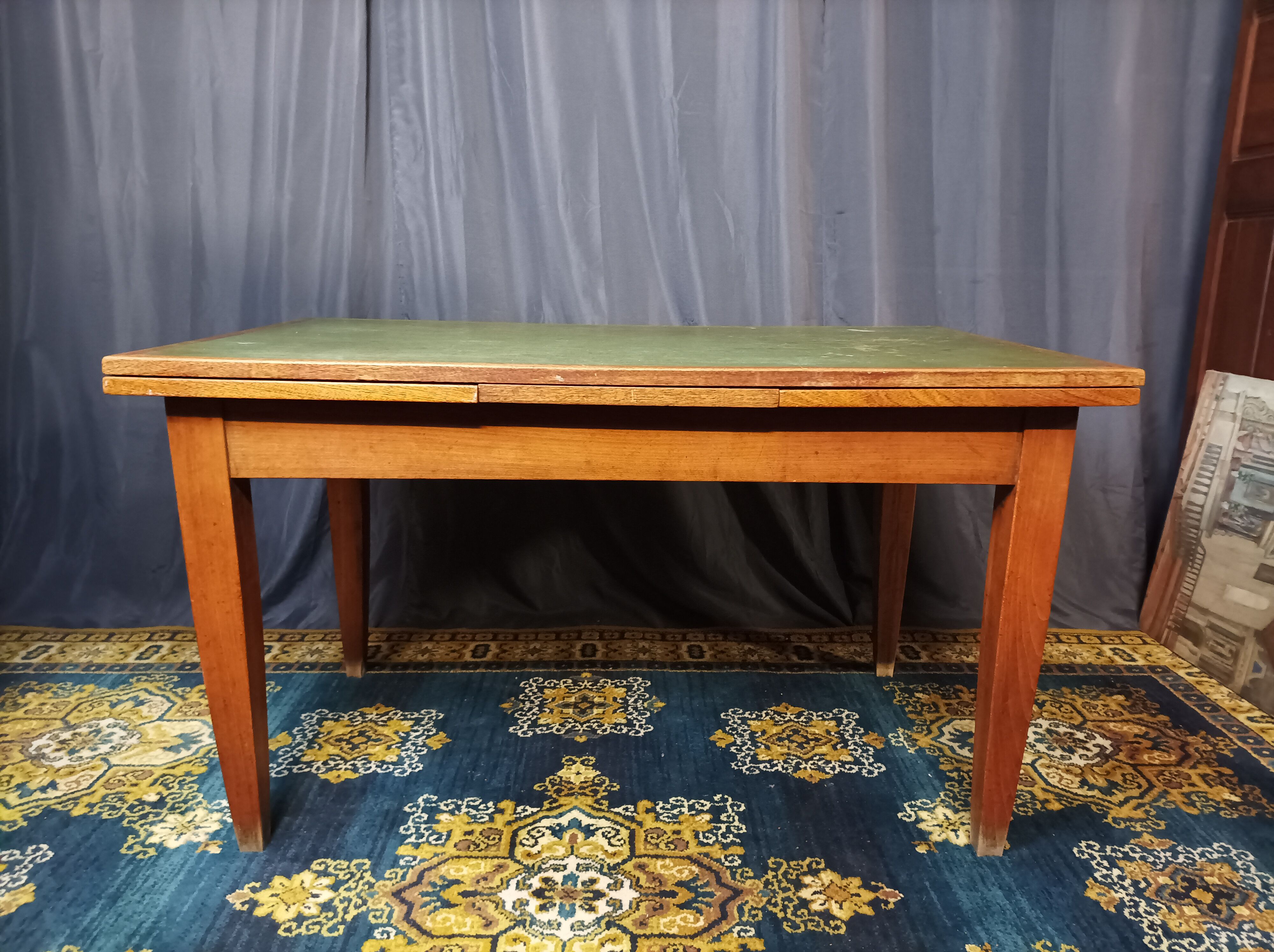 Vintage oak extendable table