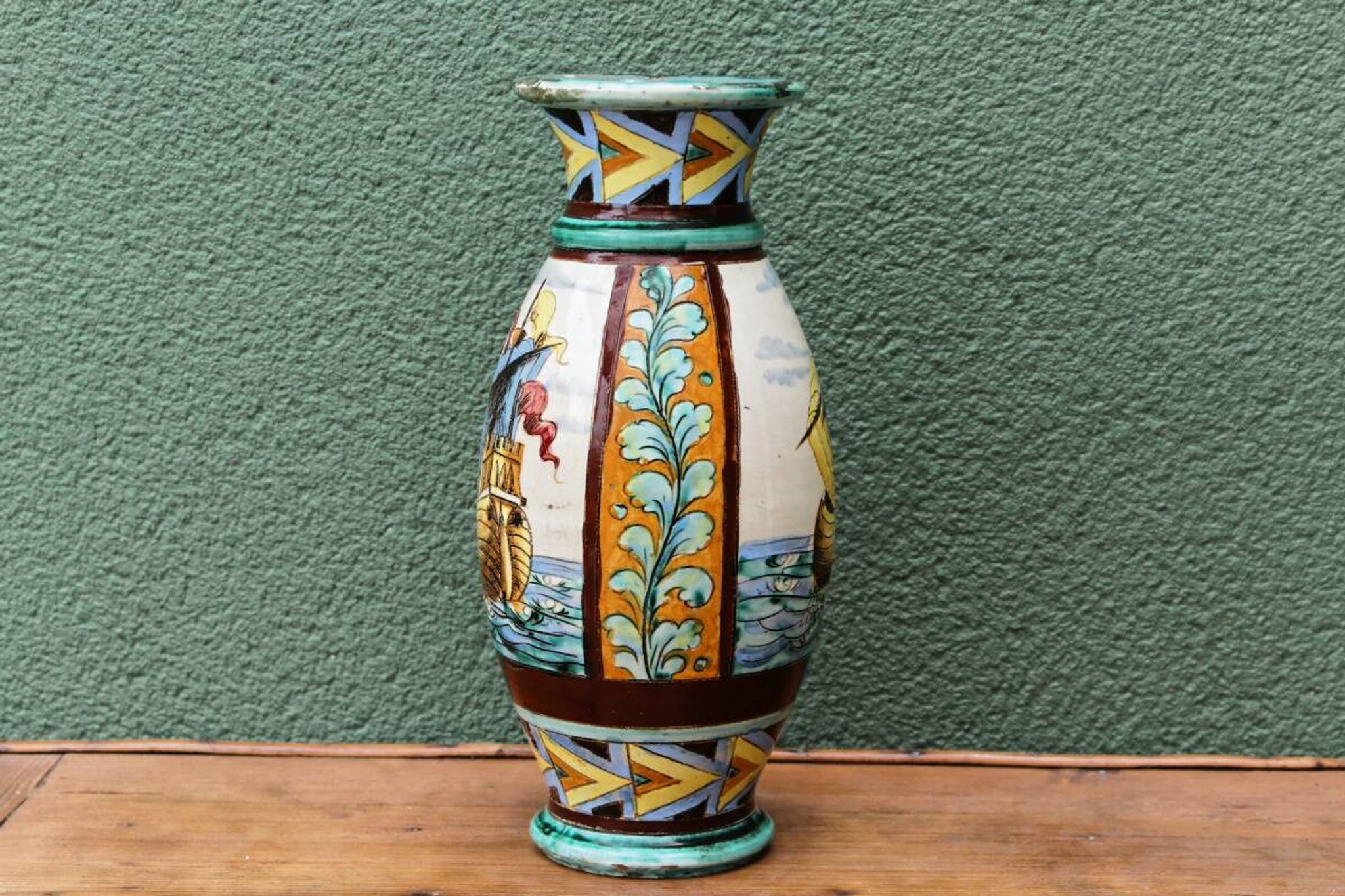 Vase en majolique italienne de Perugia, bateaux