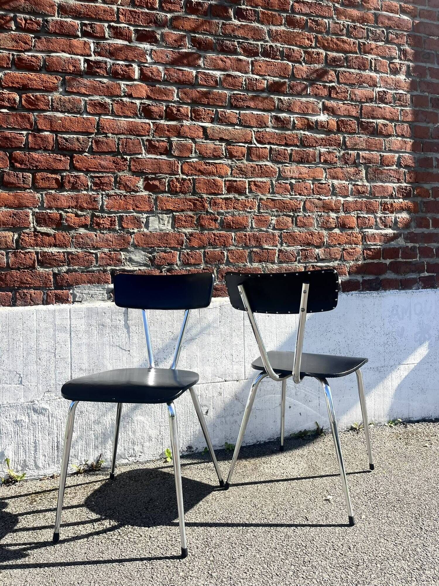 Lot 4 chaises vintage skaï noir et métal chromé