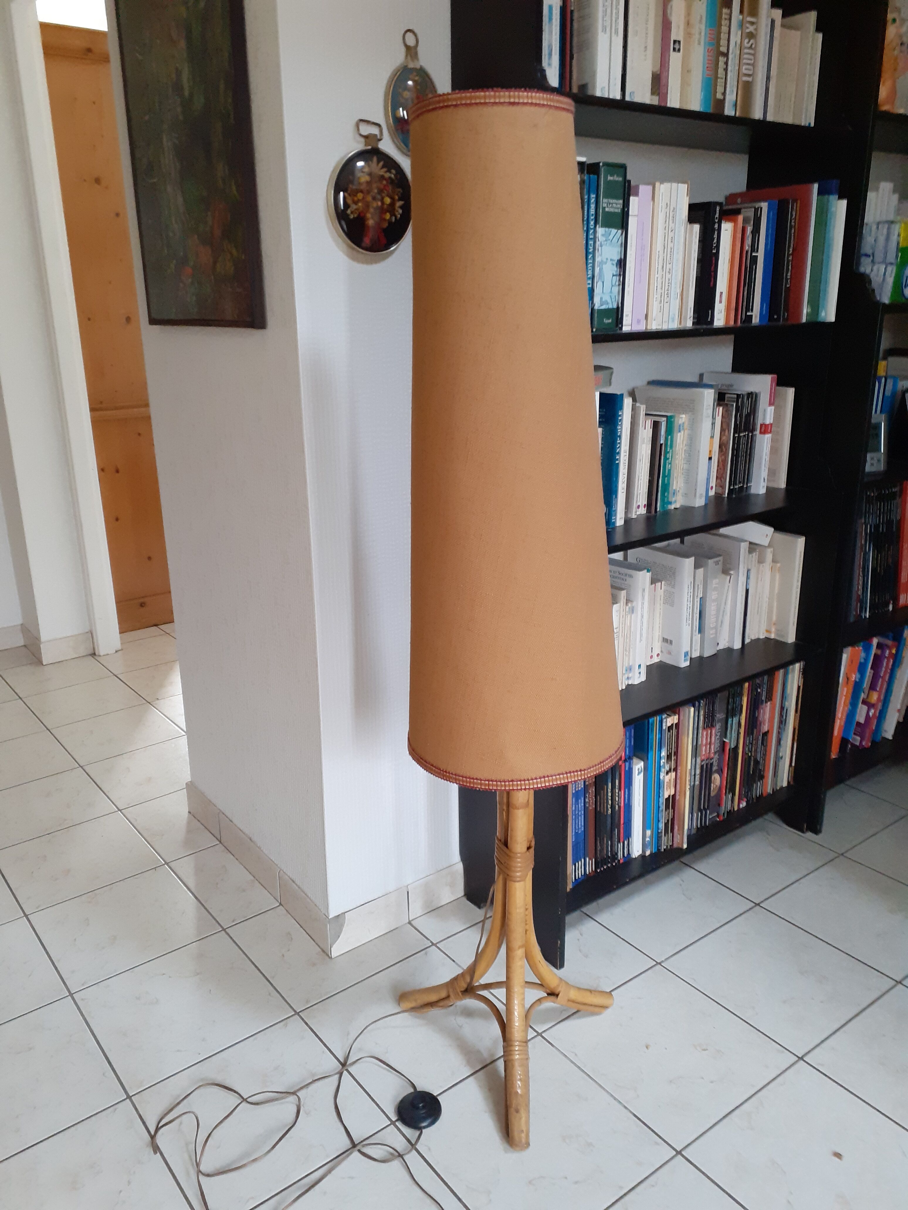 Lampadaire vintage pied en rotin