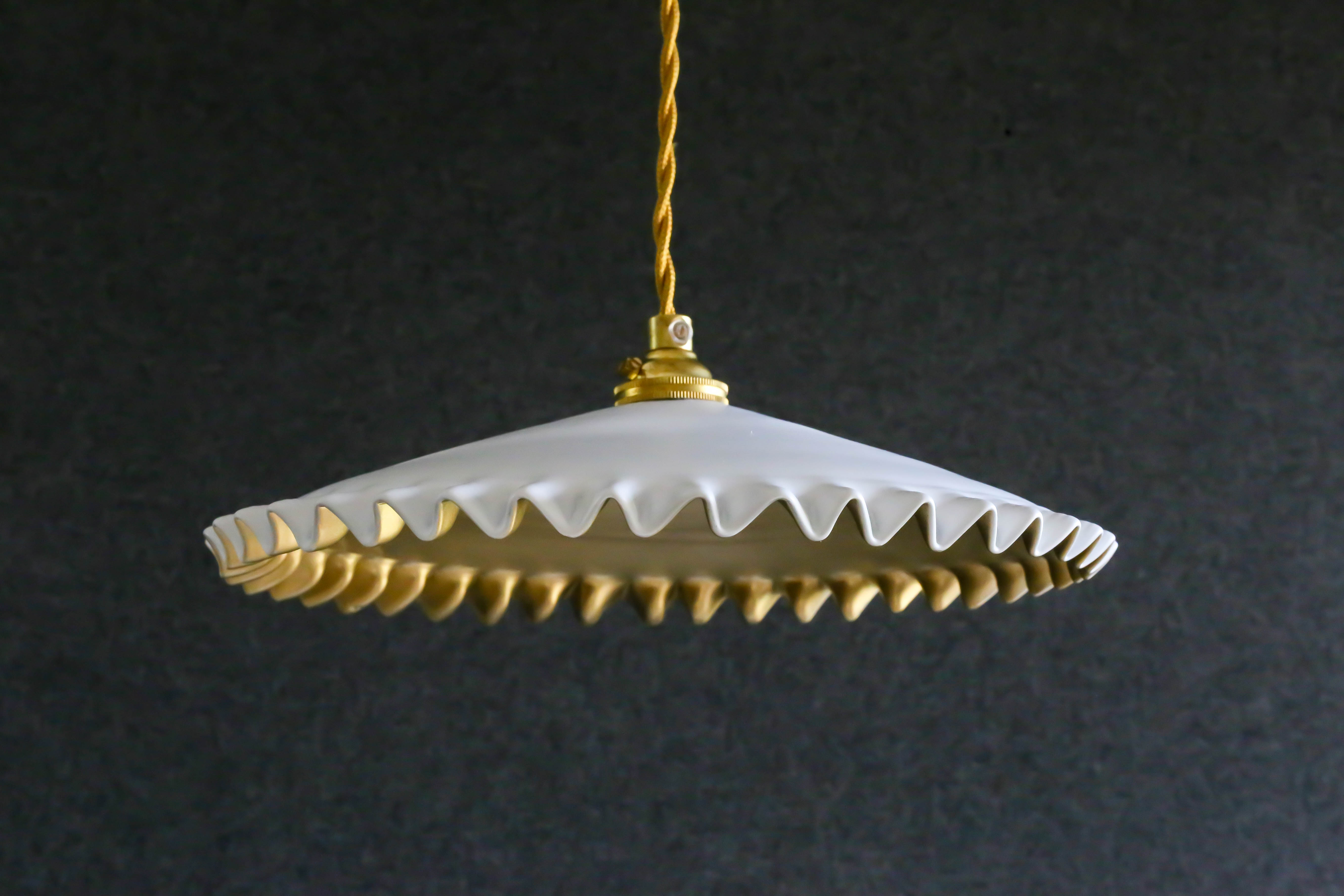 Pendant lamp in opaline