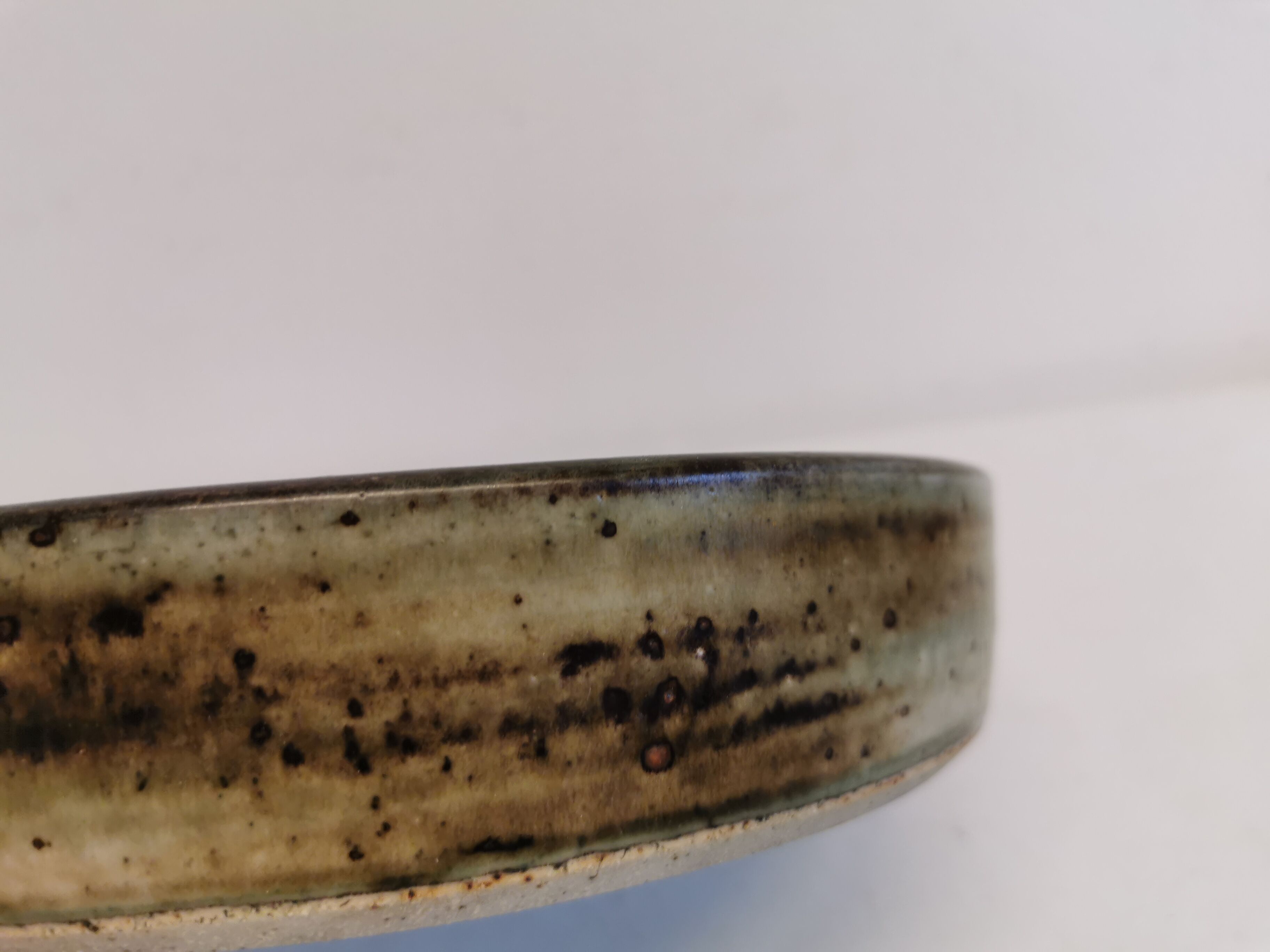 Dish in stoneware with  model 21936, by Jørgen Mogensen and manufactured by Royal Copenhagen