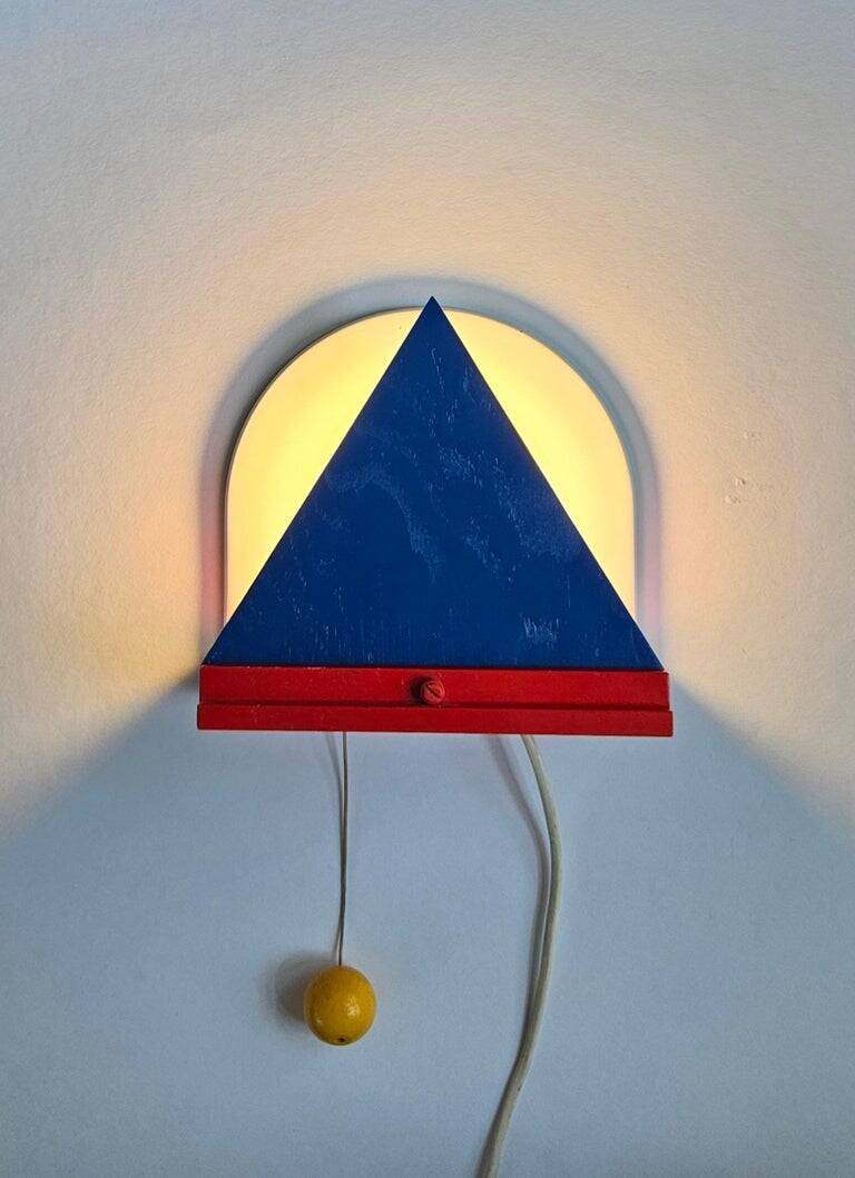 Lampe murale Ikea dans le style d'Ettore Sottsass, Memphis Milano, Italie, années 1980.