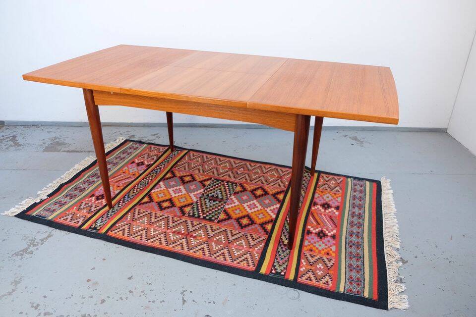 Vintage dining table from the 60s/70s, in teak, retro/vintage style, made of teak.