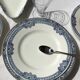 2 assiettes plates terre de fer salins jumièges bleu marine