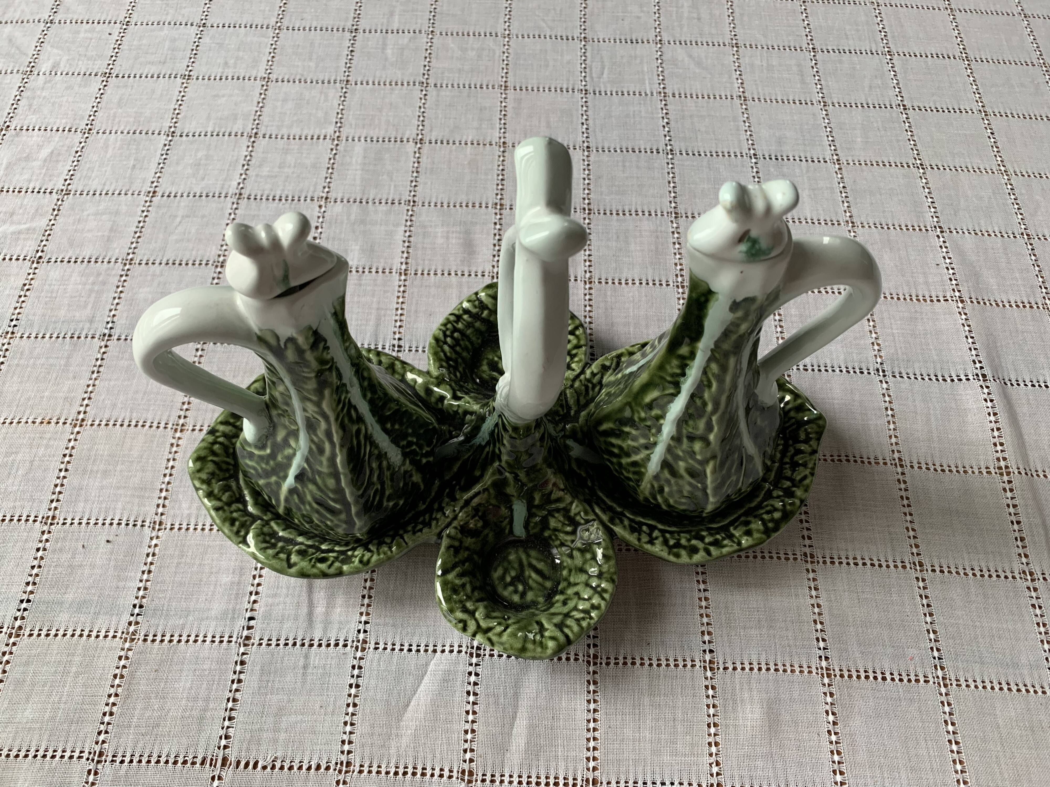 Servant oiler and vinegar cabbage slurry in slurry